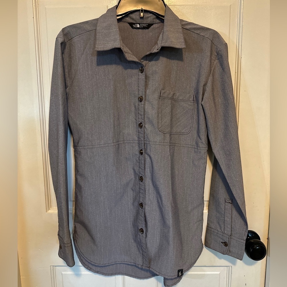 The North Face Button‎ Up Shirt
Womens XS Outdoor Gray/purple Long
Sleeve Stevie